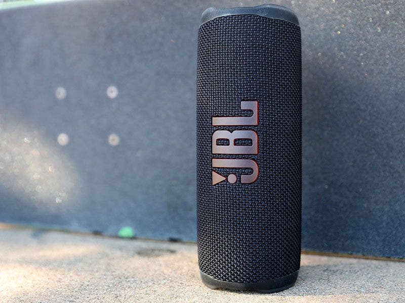 Bocina JBL Flip 6 Inalámbrica Resistente al Agua y Polvo (Negro)